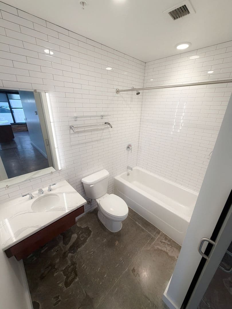 Des Moines Apartment: 200 10th St, Des Moines, IA