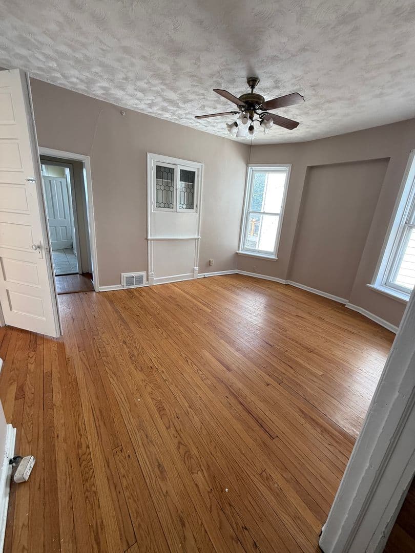 Omaha Apartment: 618 N 40th St