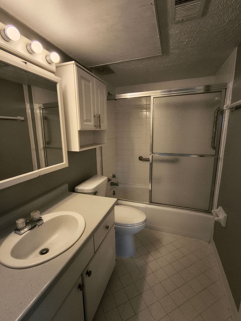 Council Bluffs Apartment: 38 Dillman Dr