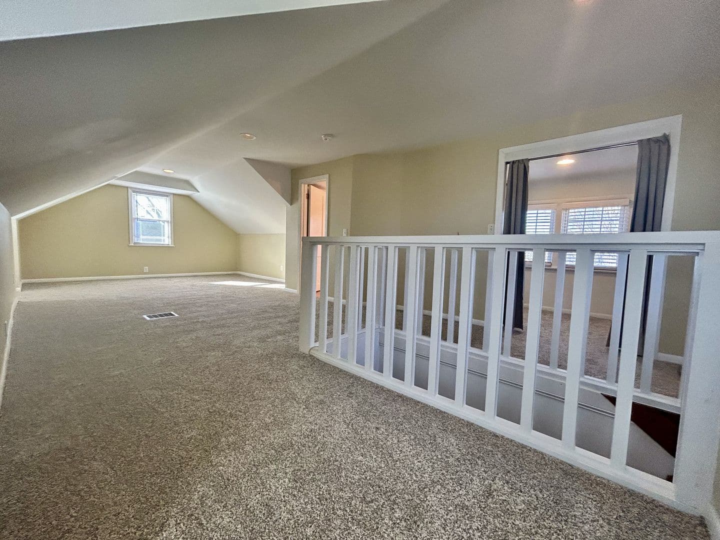 Omaha House: 1932 S 62nd St
