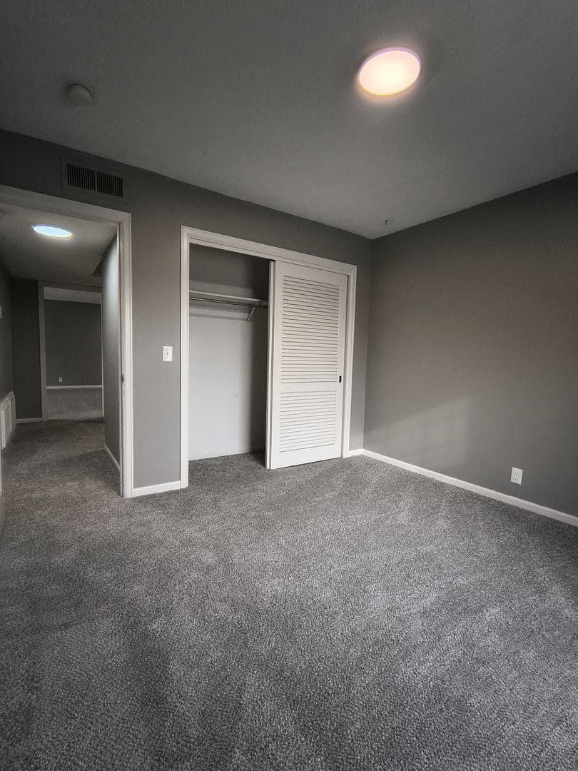 Council Bluffs Apartment: 38 Dillman Dr