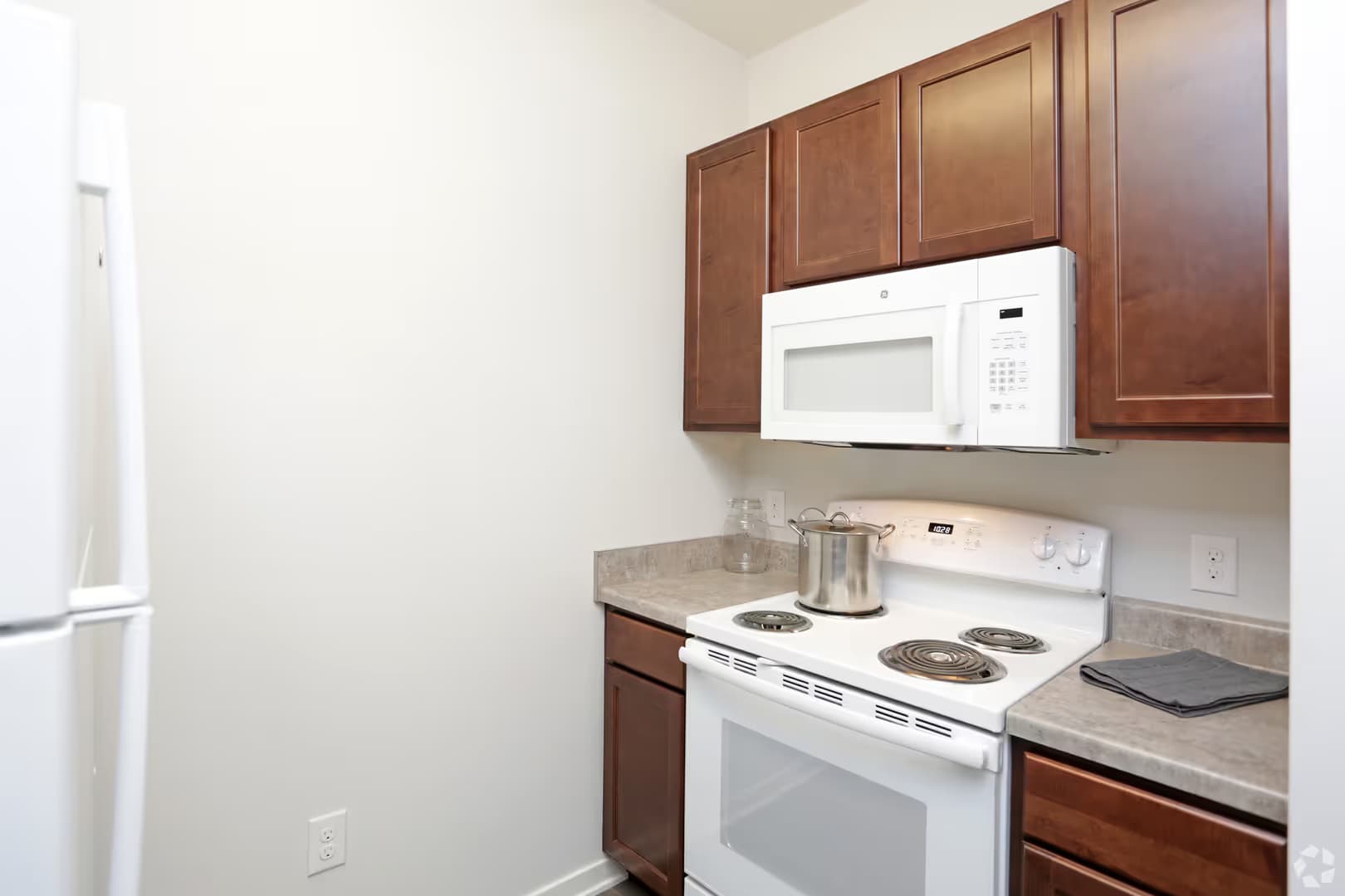 Omaha Apartment: 9451 Vernon Plz