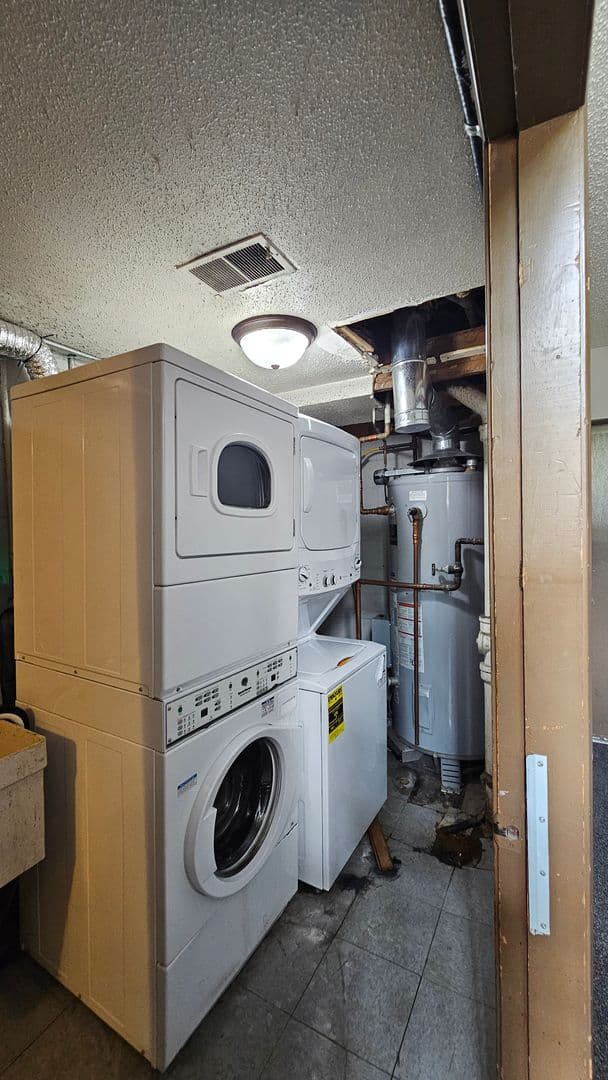 Omaha Apartment: 622 S 36th St