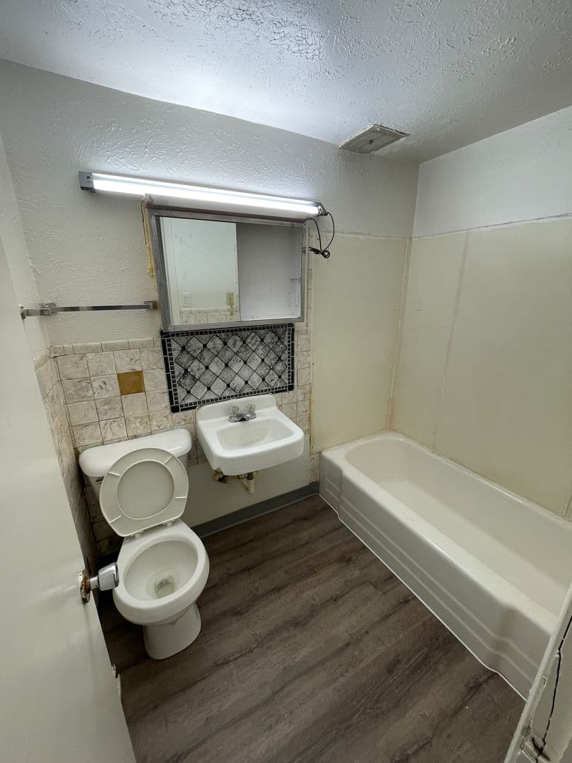 Council Bluffs Apartment: 1455 McPherson Ave