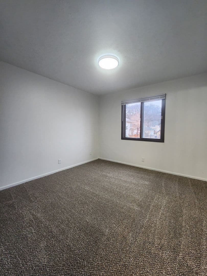 Council Bluffs Apartment: 207 Frank Street