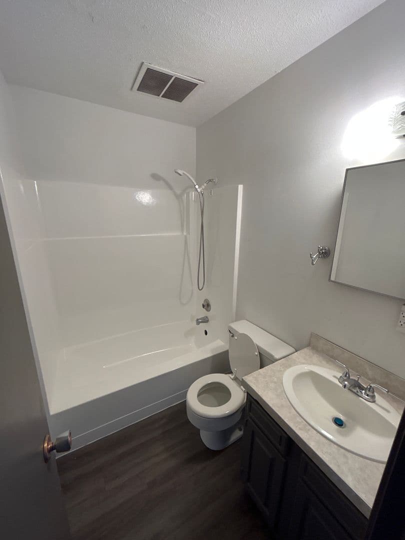 Council Bluffs Apartment: 124 Harrison St
