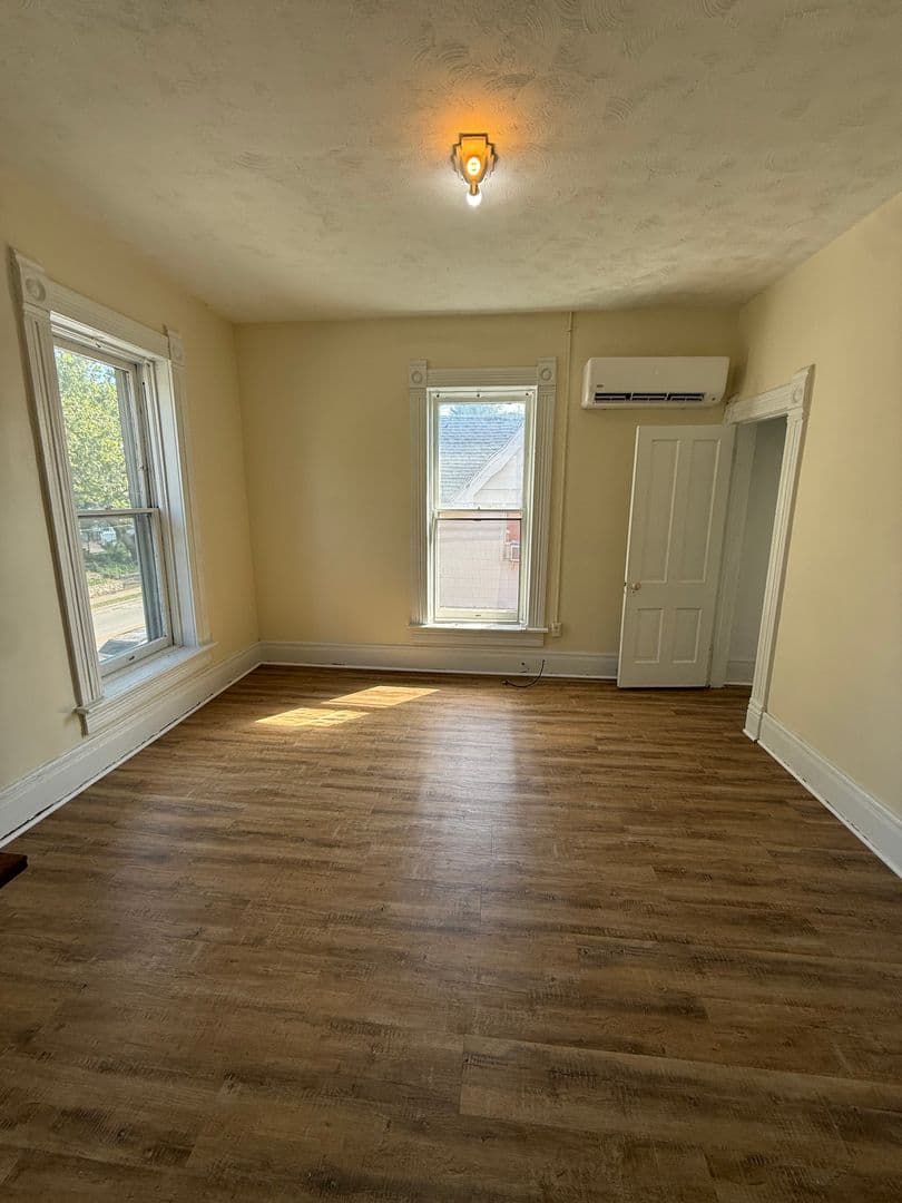 Omaha Apartment: 618 N 40th St