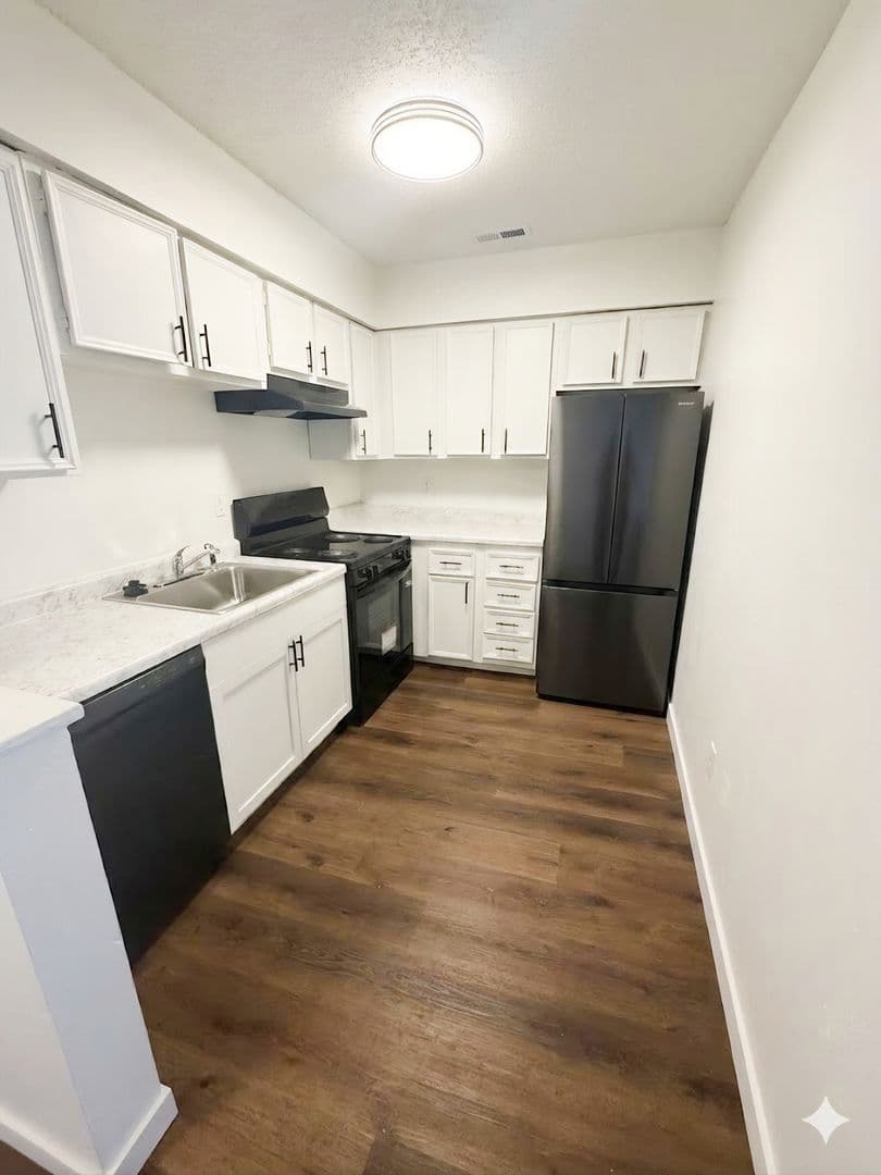 Des Moines Apartment: 3000,3020,3040 & 3120 Douglas Ave