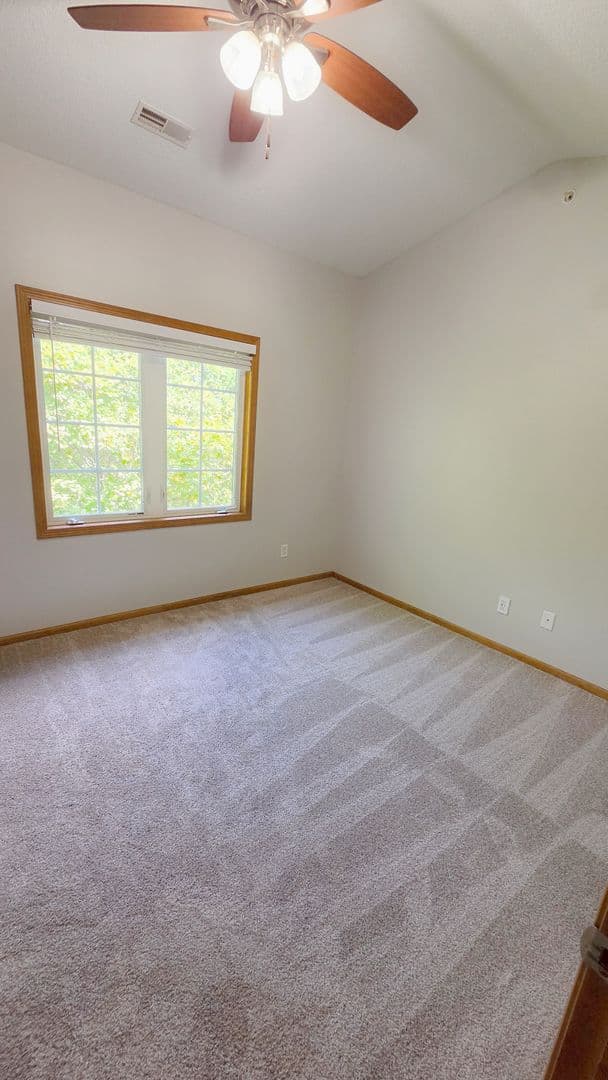 Des Moines Apartment: 2000 Meadow Ct
