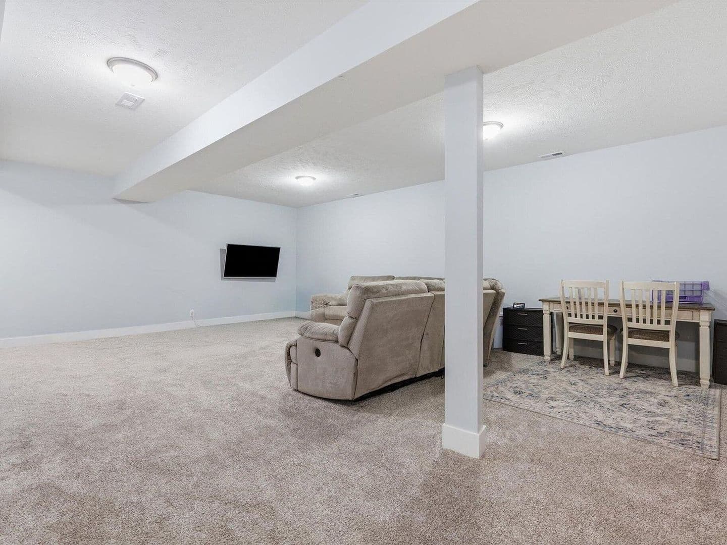 Council Bluffs House: 1086 Deveron Dr