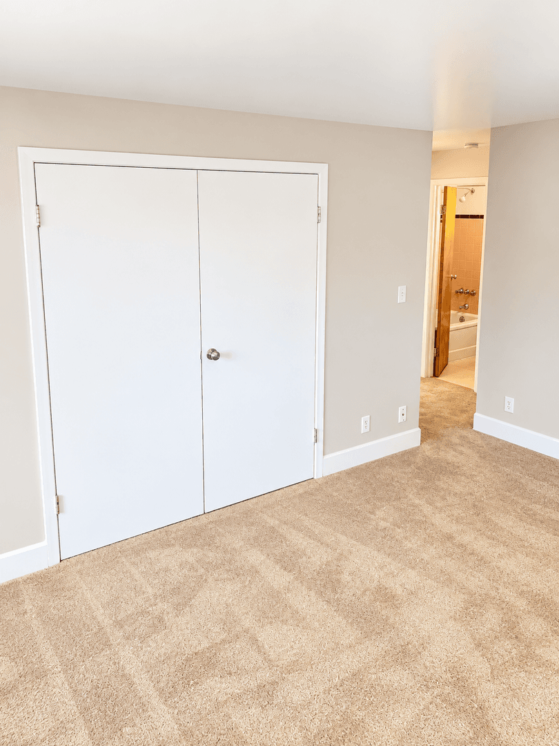 Omaha Apartment: 2235 Saint Marys Ave