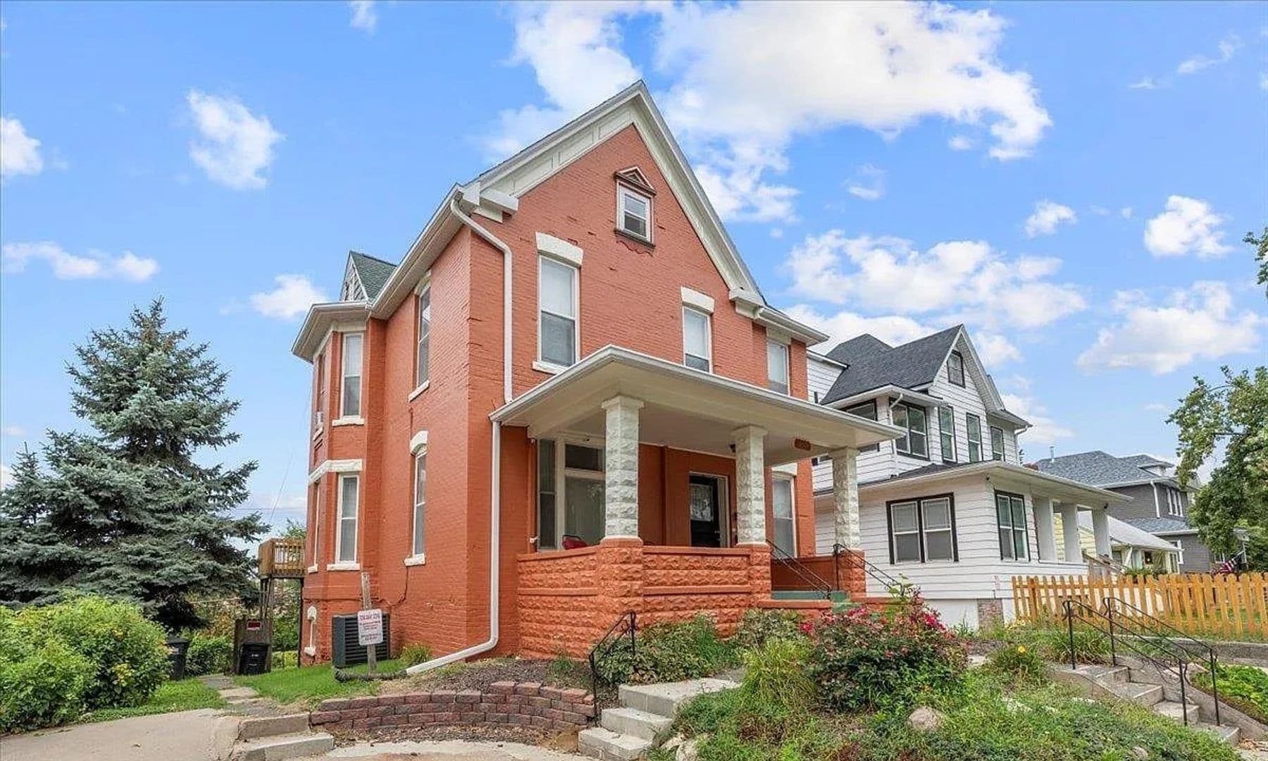 Omaha Apartment: 618 N 40th St