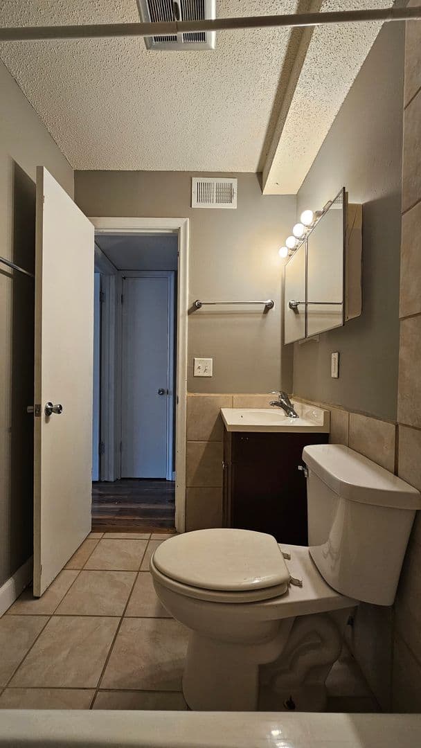 Omaha Apartment: 622 S 36th St