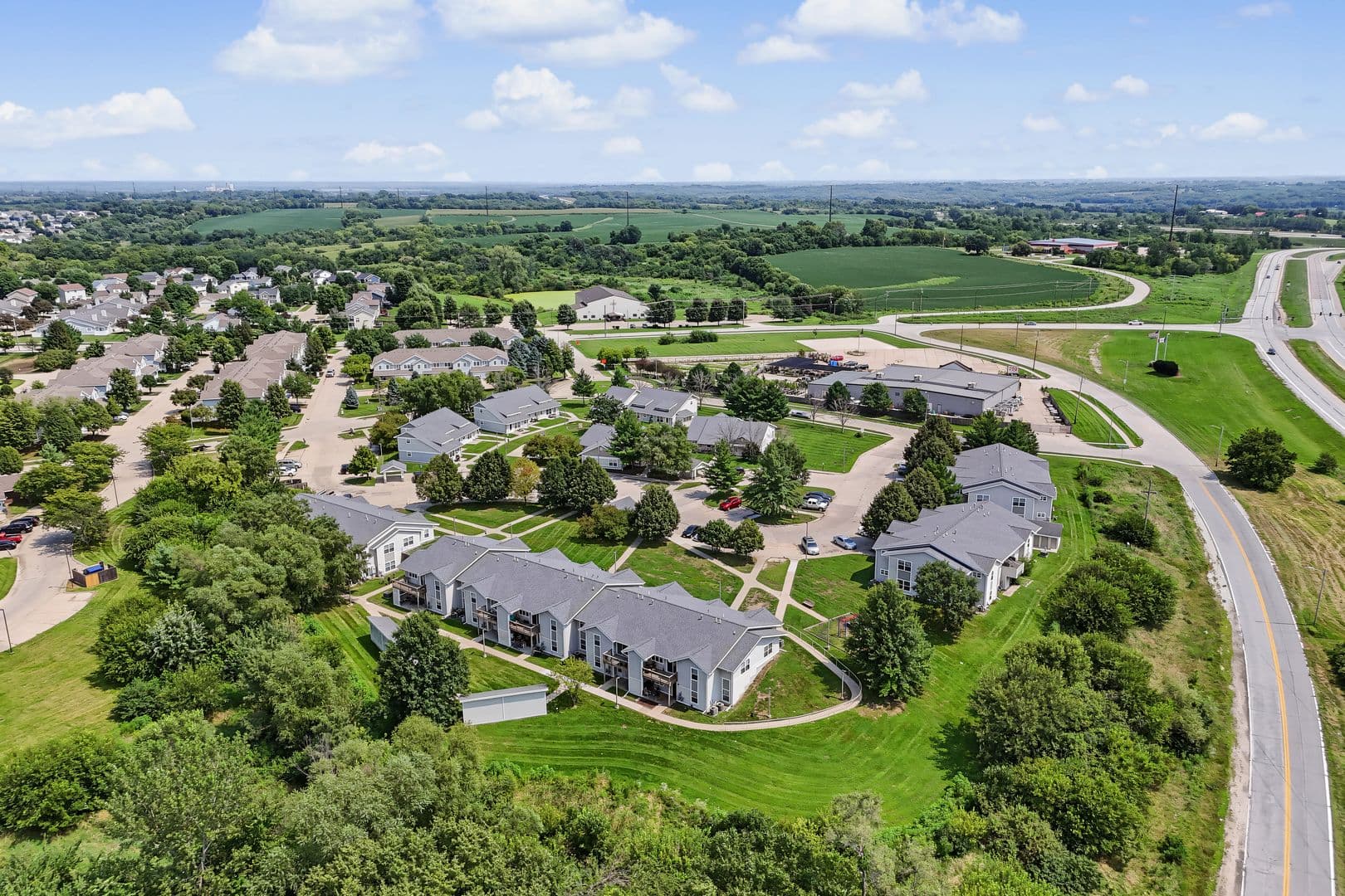 Des Moines Apartment: 2000 Meadow Chase Ln