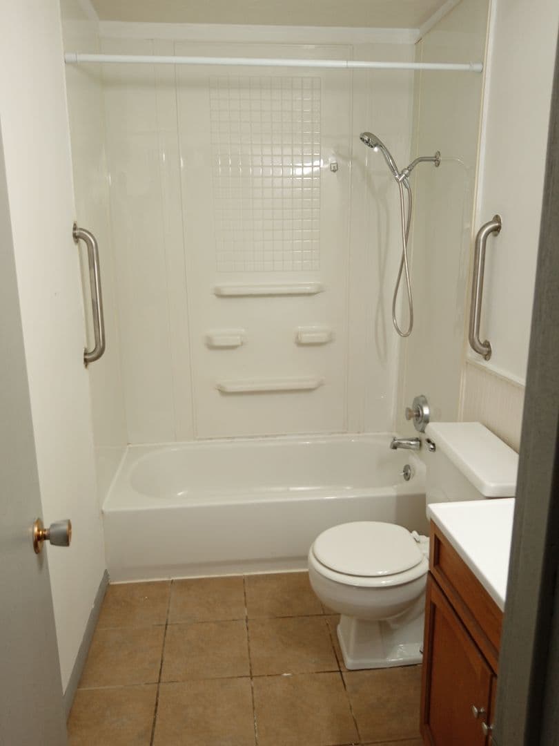 Council Bluffs Apartment: 147 Baughn ST