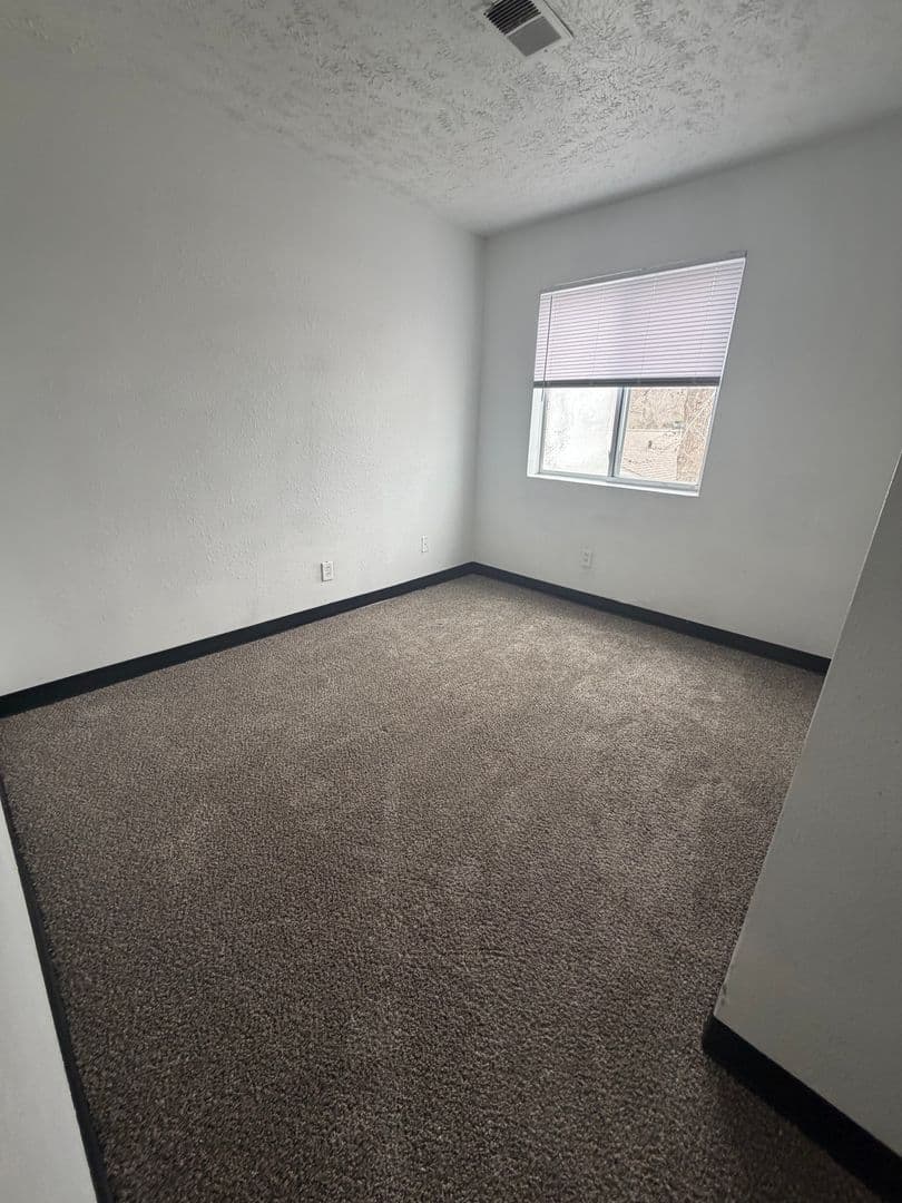 Council Bluffs Apartment: 1106 Marshall Ave