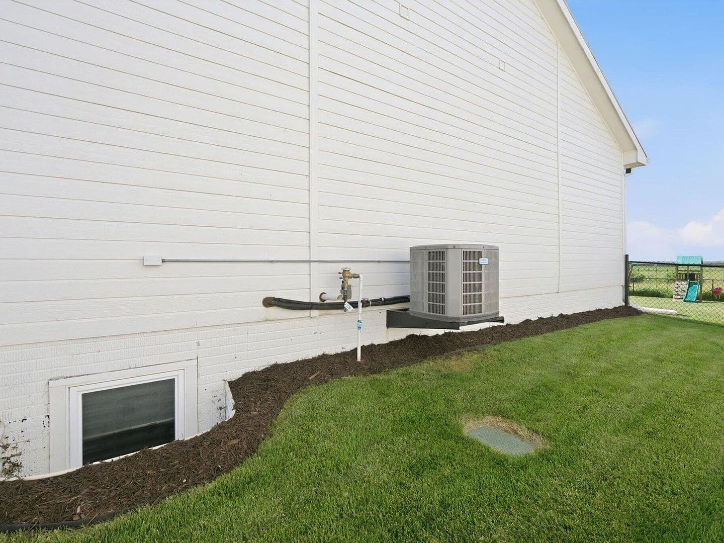 Council Bluffs House: 1086 Deveron Dr