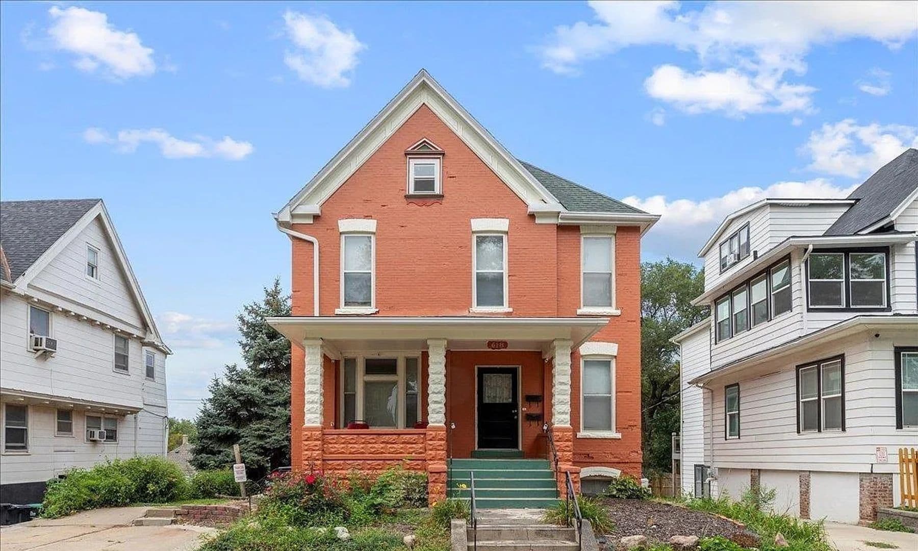 Omaha Apartment: 618 N 40th St