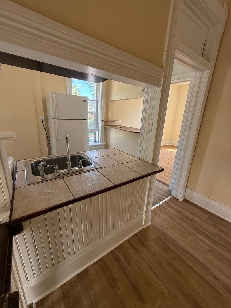 Omaha Apartment: 618 N 40th St