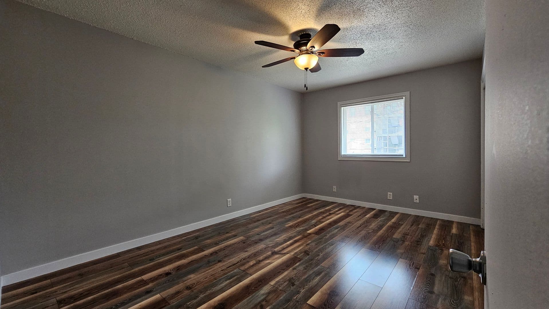 Omaha Apartment: 622 S 36th St