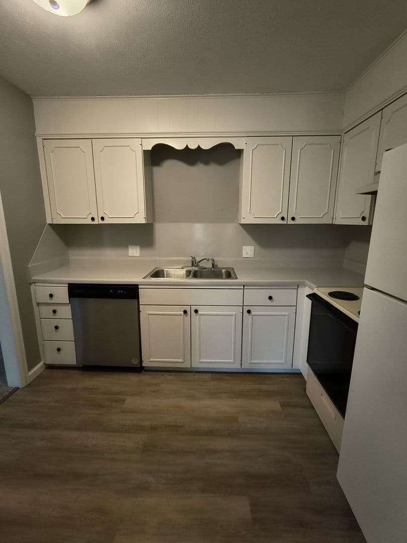Council Bluffs Apartment: 38 Dillman Dr
