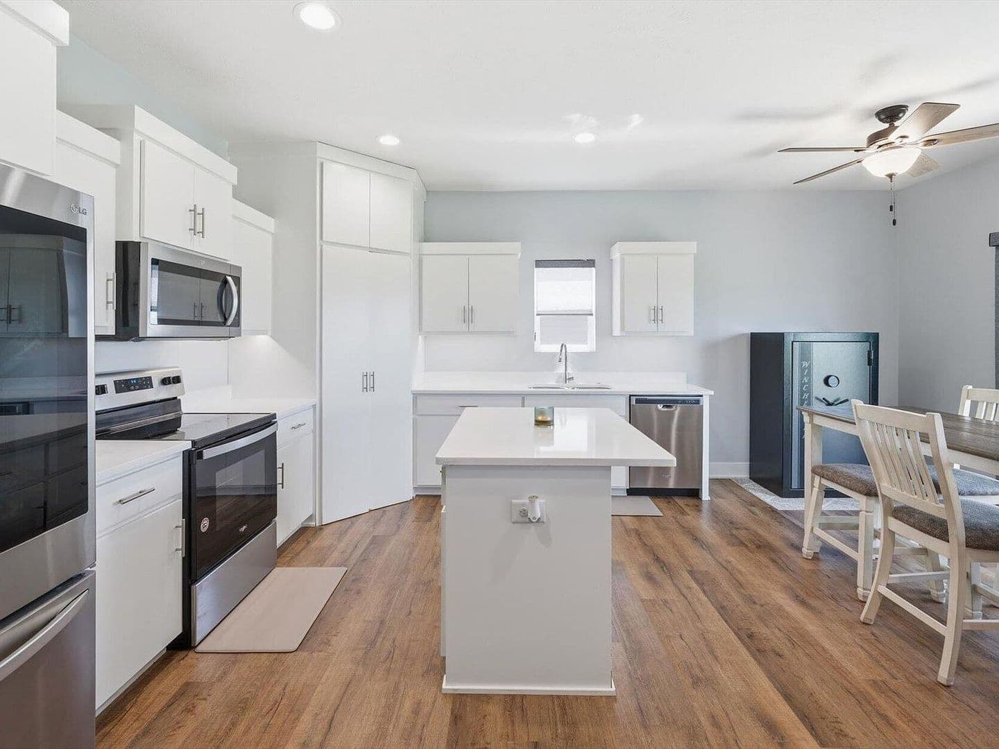 Council Bluffs House: 1086 Deveron Dr