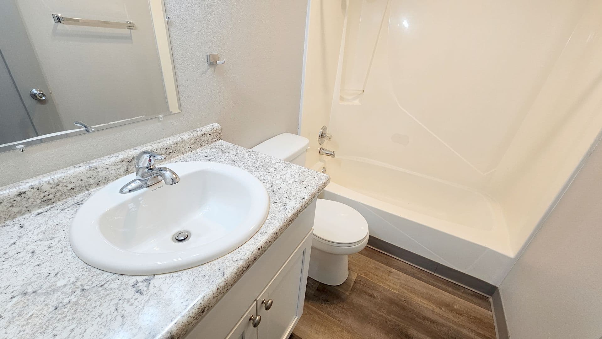 Des Moines Apartment: 1400 E Walnut St