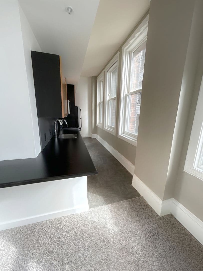Des Moines Apartment: 218 6th Ave