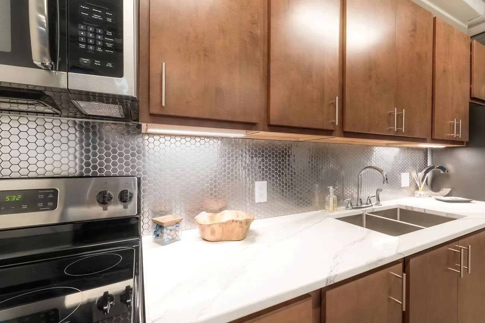 Des Moines Apartment: 200 10th St, Des Moines, IA