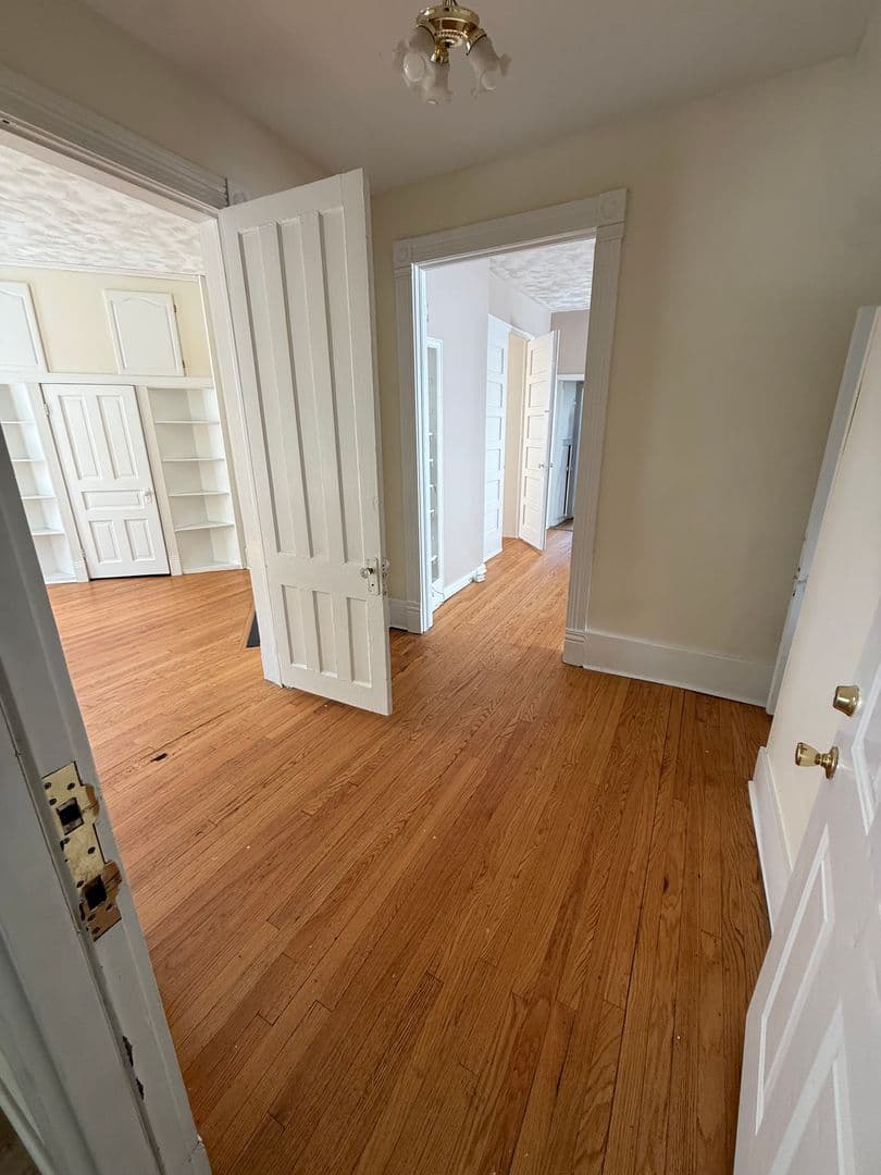 Omaha Apartment: 618 N 40th St