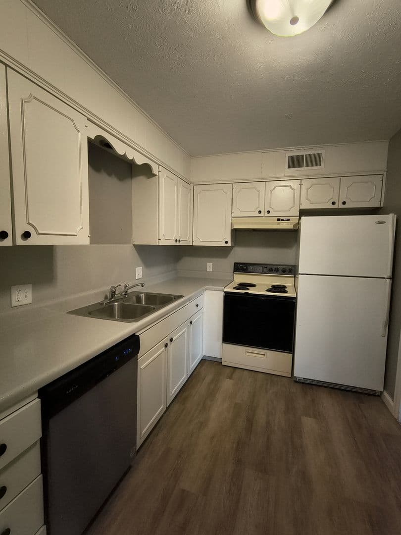 Council Bluffs Apartment: 38 Dillman Dr