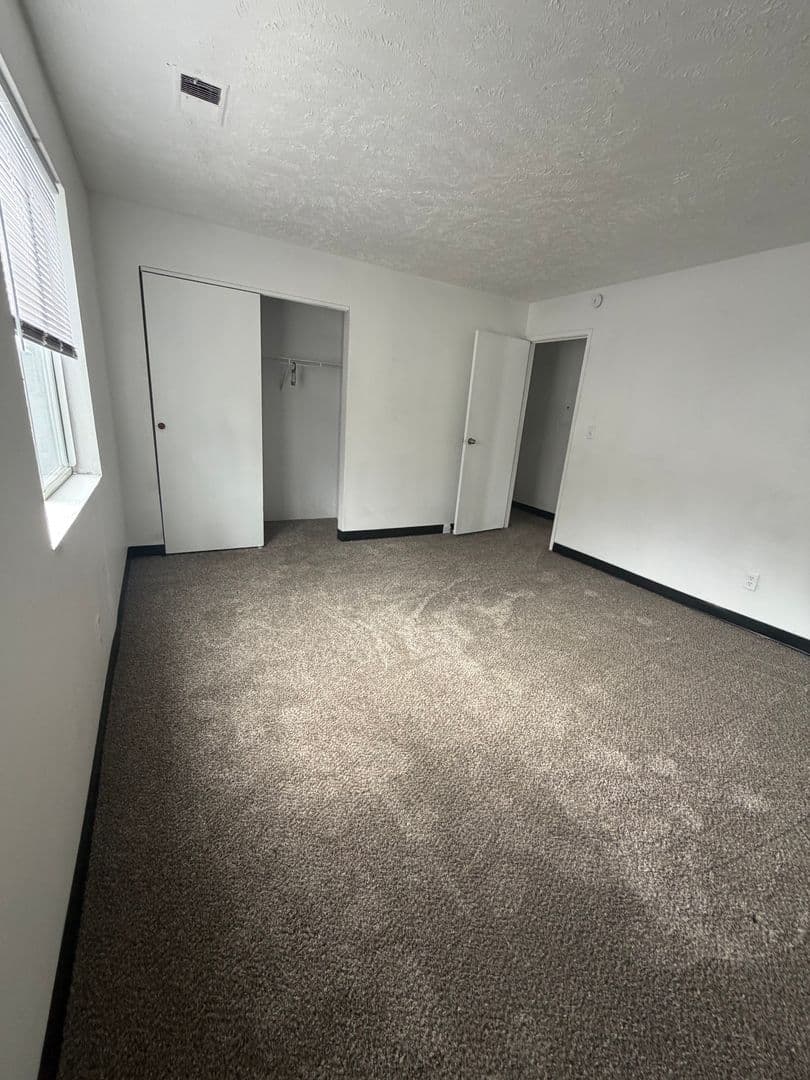 Council Bluffs Apartment: 1106 Marshall Ave