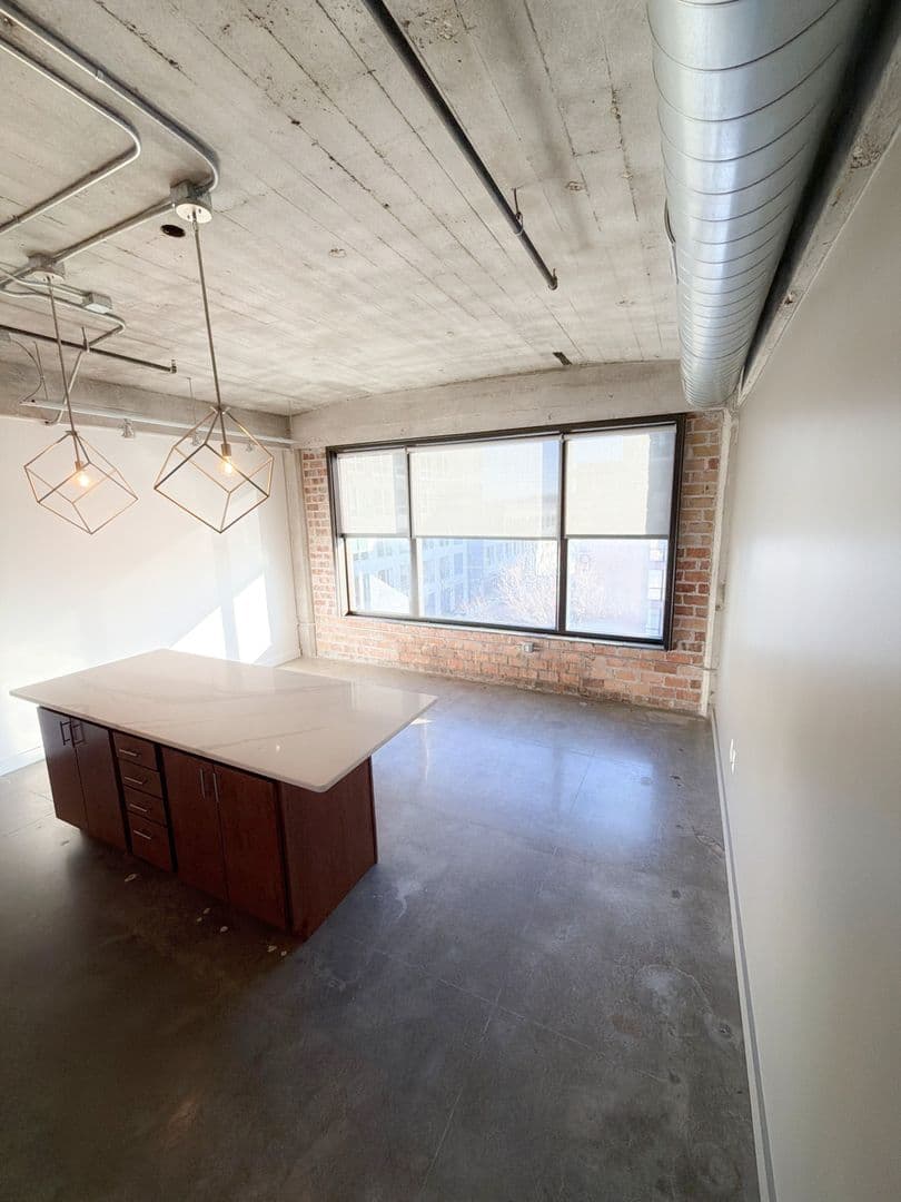 Des Moines Apartment: 200 10th St, Des Moines, IA