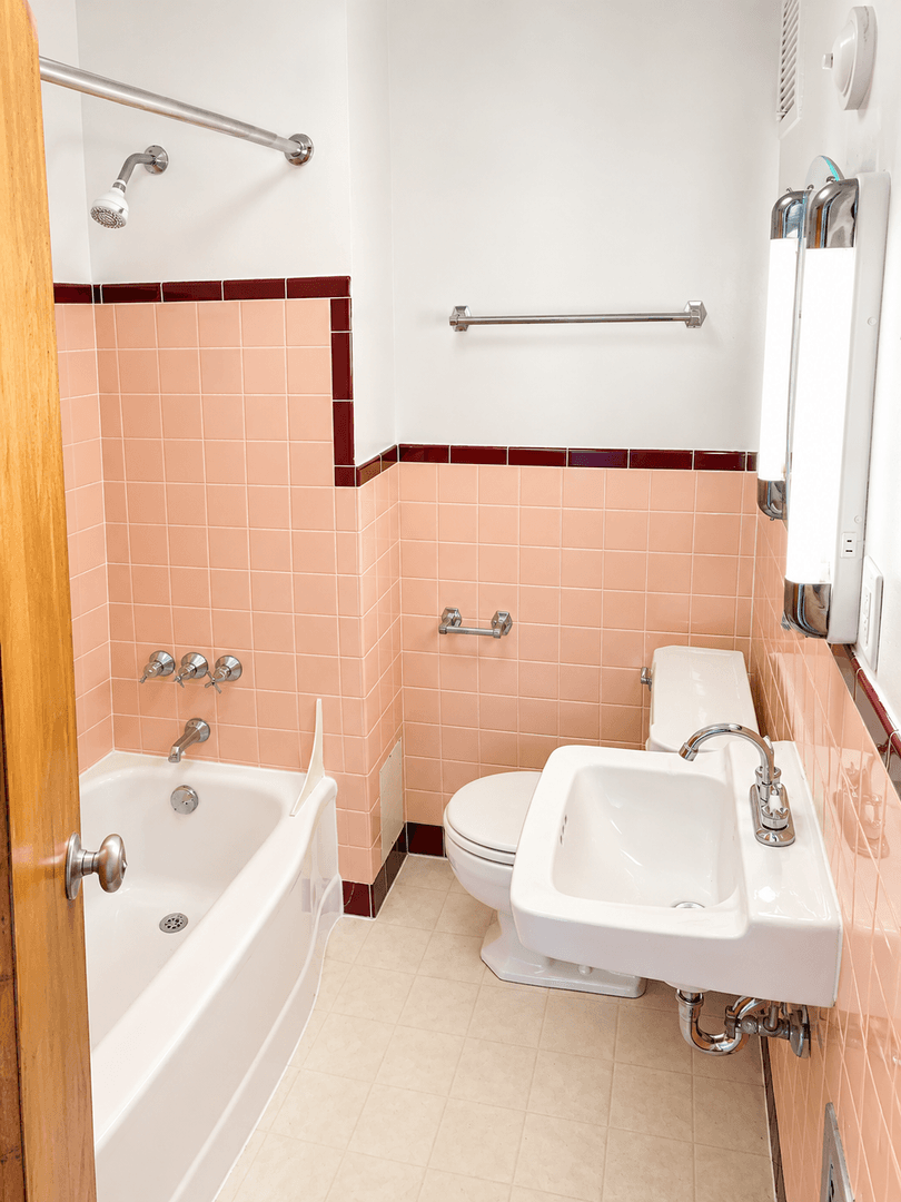Omaha Apartment: 2235 Saint Marys Ave