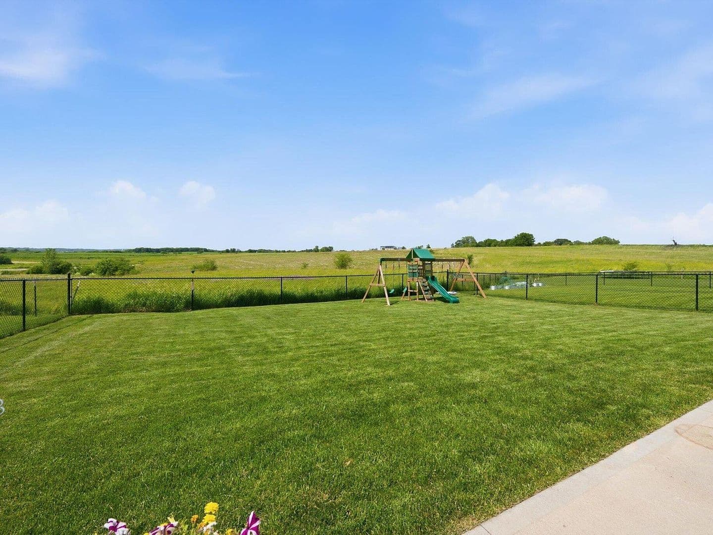 Council Bluffs House: 1086 Deveron Dr