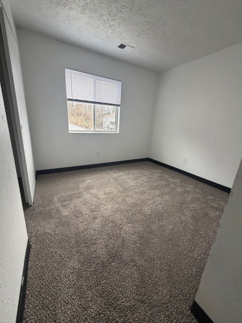 Council Bluffs Apartment: 1106 Marshall Ave