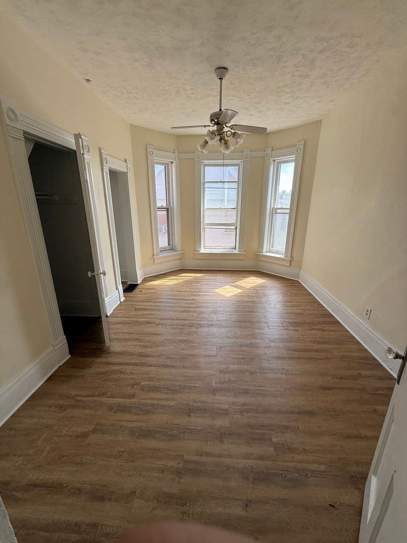 Omaha Apartment: 618 N 40th St