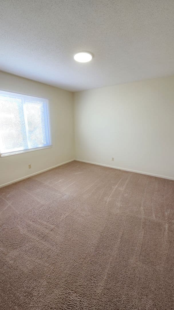 Ankeny Apartment: 2017 NW Hickory Ln