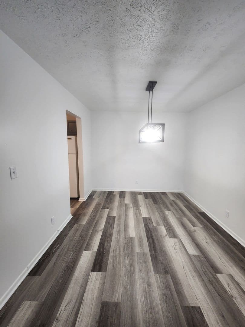 Council Bluffs Apartment: 207 Frank Street