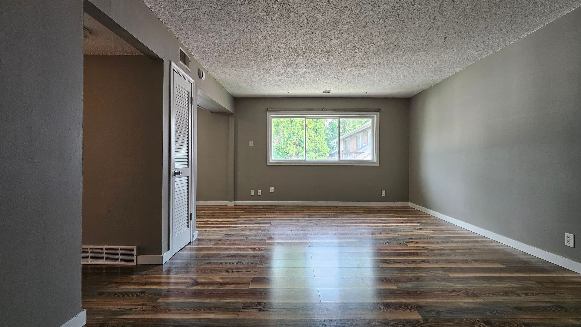 Omaha Apartment: 622 S 36th St