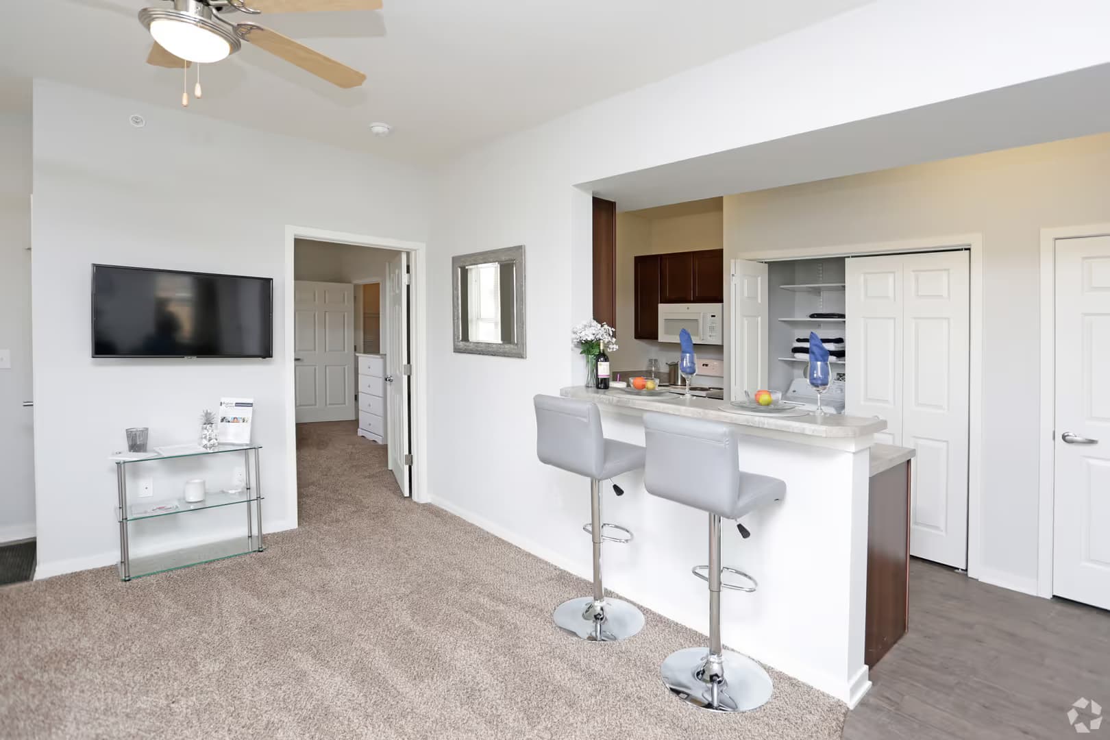 Omaha Apartment: 9451 Vernon Plz