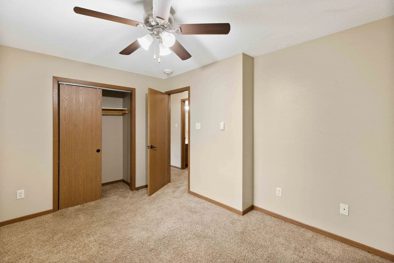 Des Moines Apartment: 3913 Hubbell Avenue