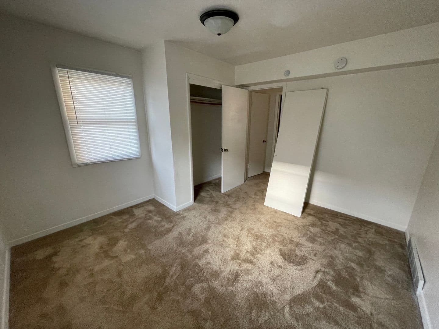 Council Bluffs Apartment: 130 Nicholas St