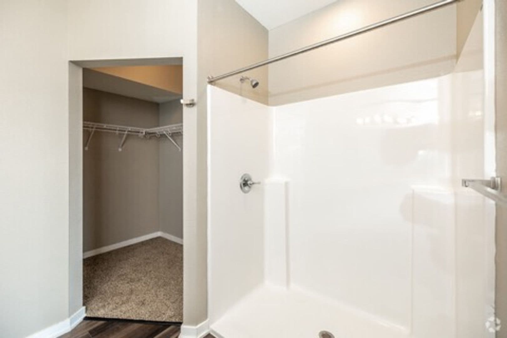 Newton Apartment: 320 W 3rd St N
