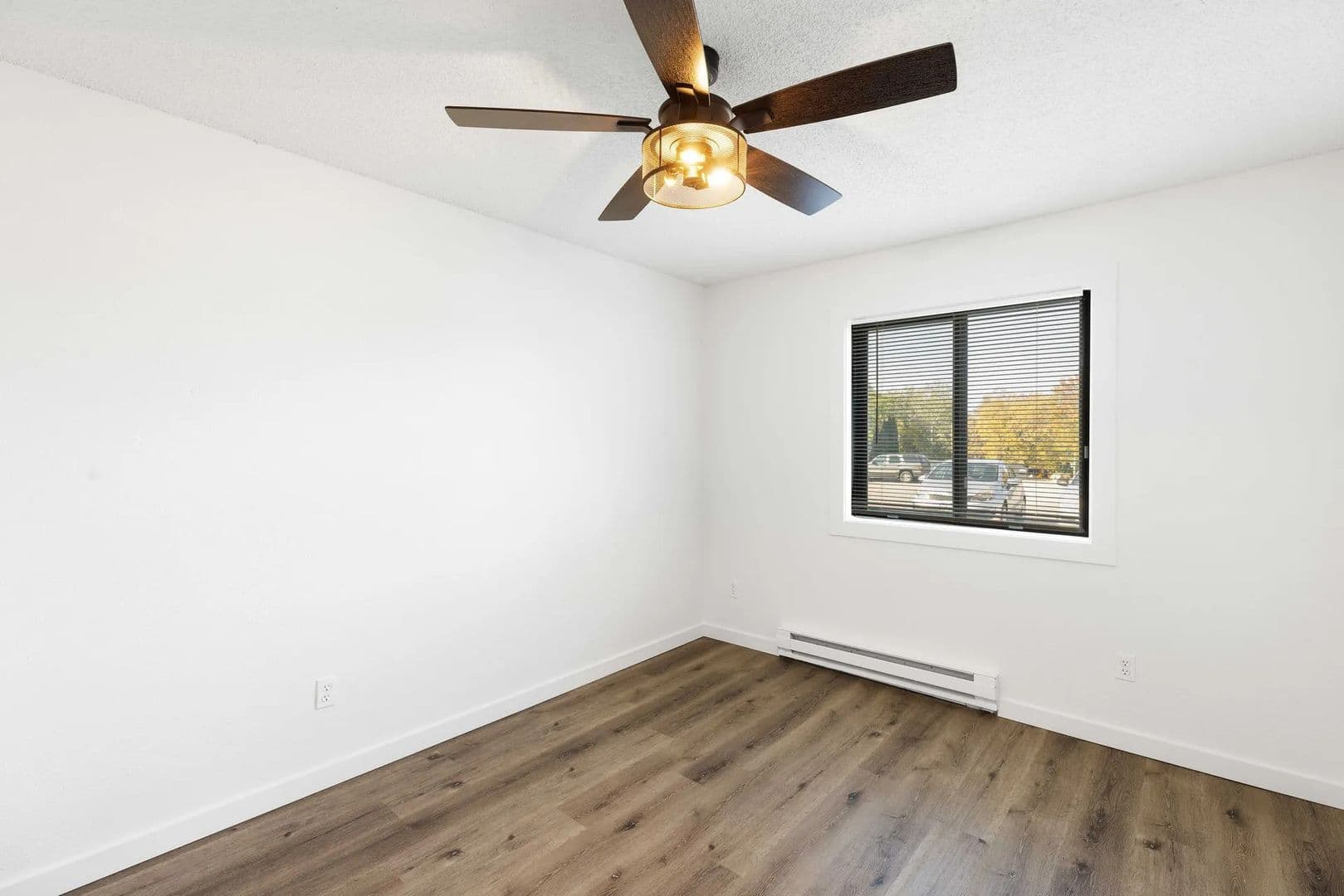 Des Moines Apartment: 3913 Hubbell Avenue