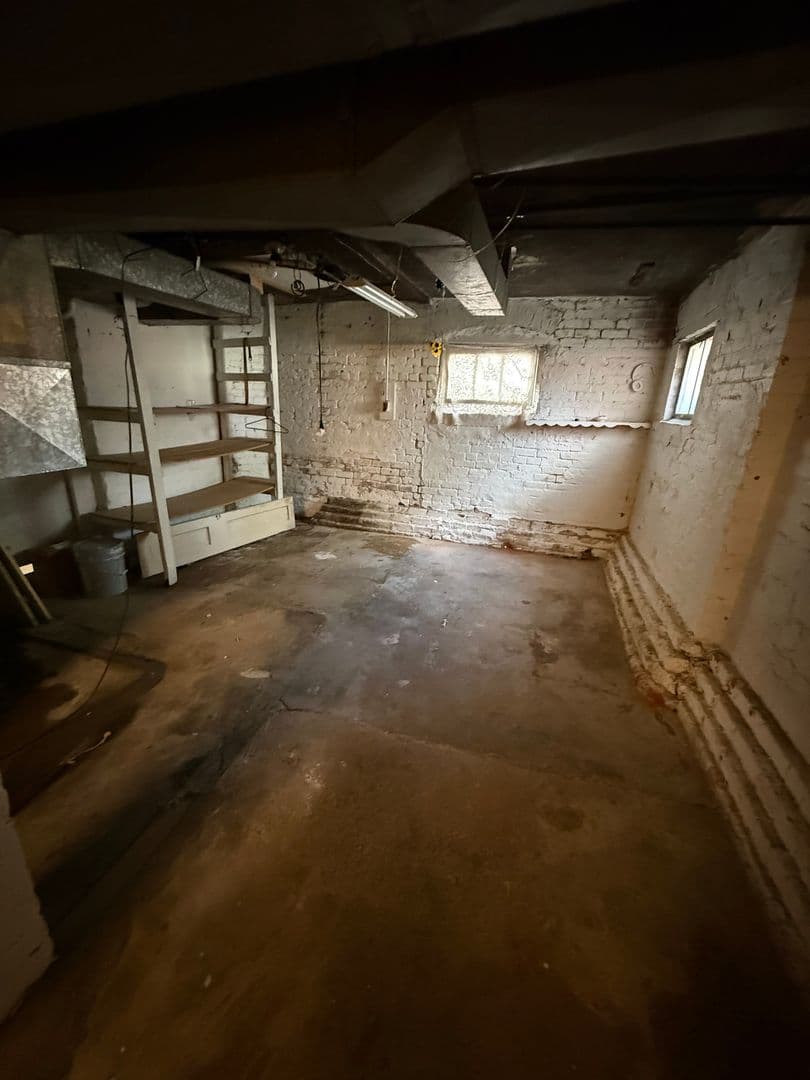 Omaha Apartment: 618 N 40th St