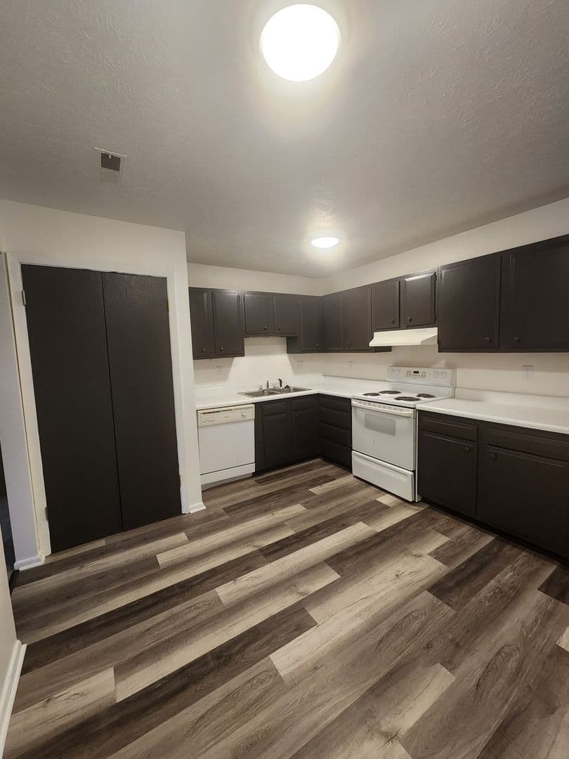 Council Bluffs Apartment: 207 Frank Street
