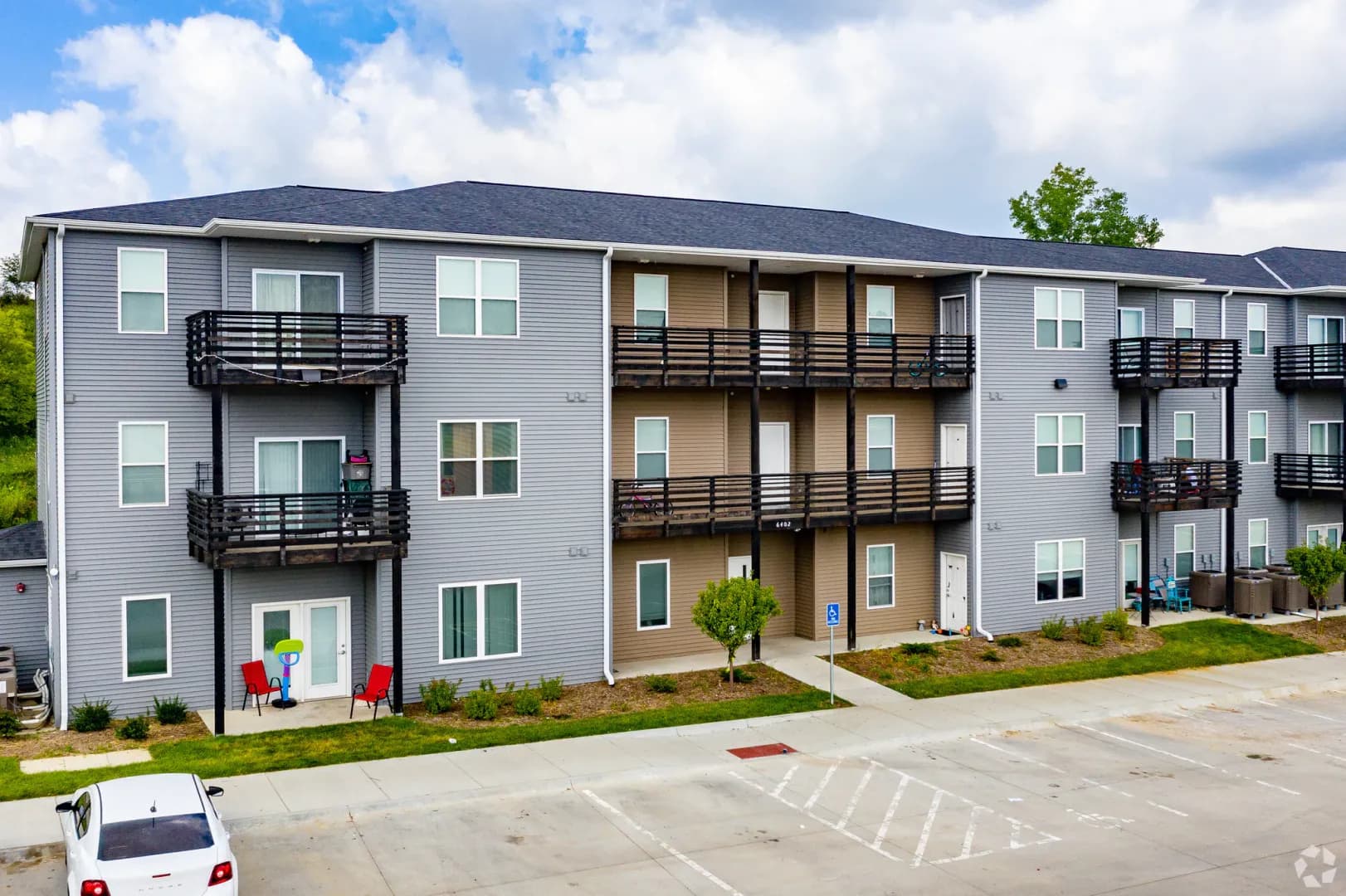 Omaha Apartment: 9451 Vernon Plz