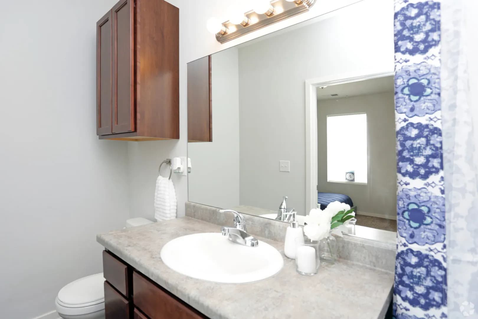 Omaha Apartment: 9451 Vernon Plz