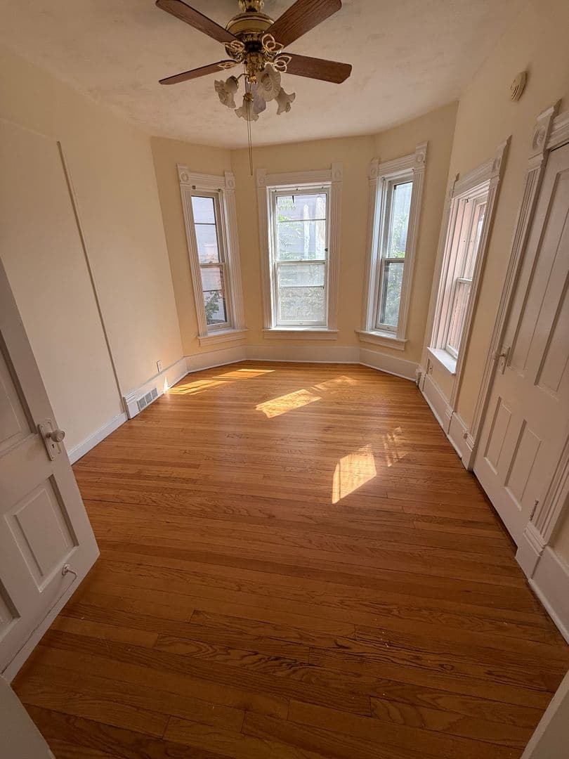 Omaha Apartment: 618 N 40th St